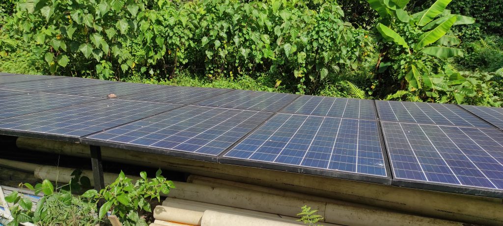 Paneles fotovoltaicos en la Amazonía selva ecuatoriana