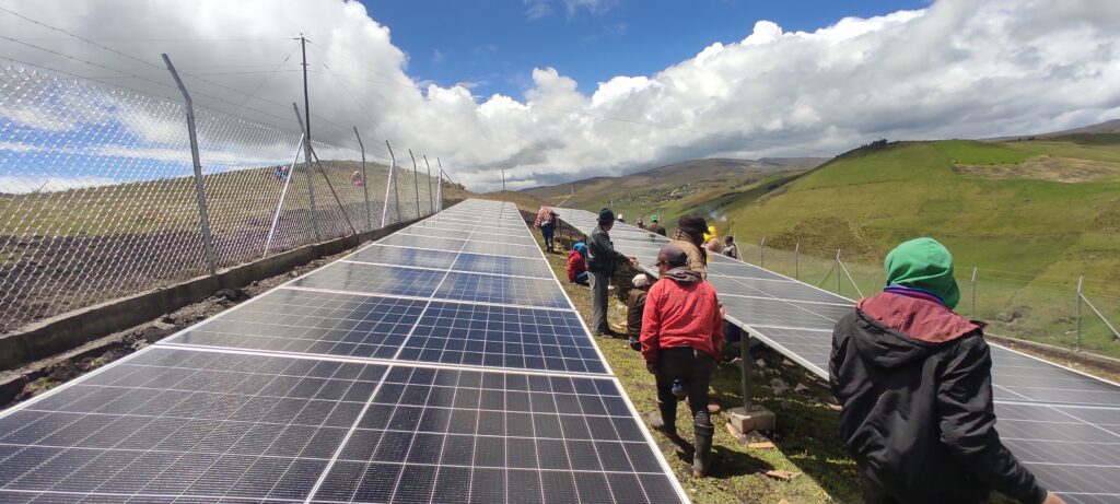 Paneles solares fotovolyaicos para bombeo de agua Lorentz Curiquinga Tixan Alausi Chimborazo Ecuador